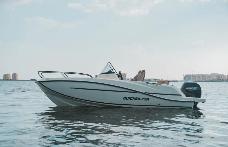 Quicksilver Activ 605 Open