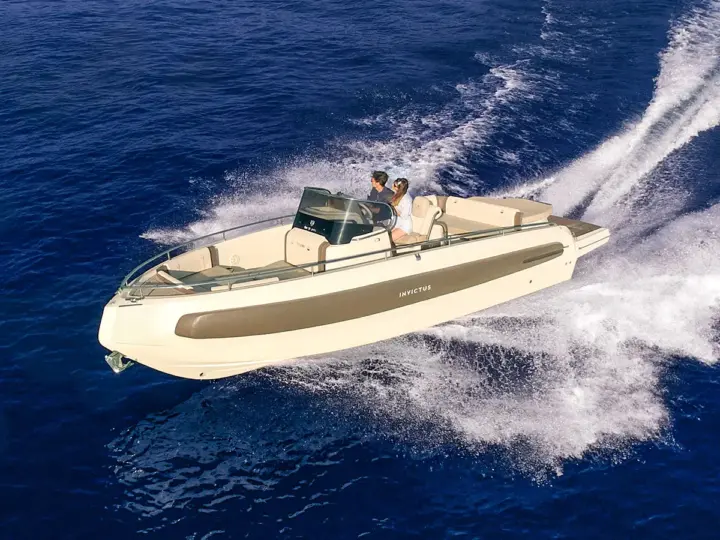 Invictus 280 TT