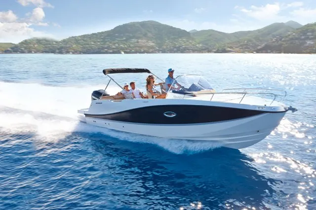 Quicksilver 755 Sundeck