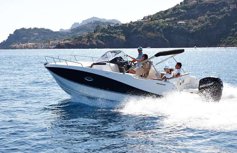 Quicksilver 755 Sundeck