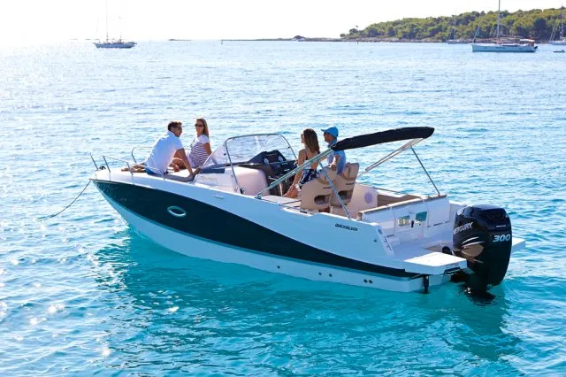 Quicksilver 755 Sundeck