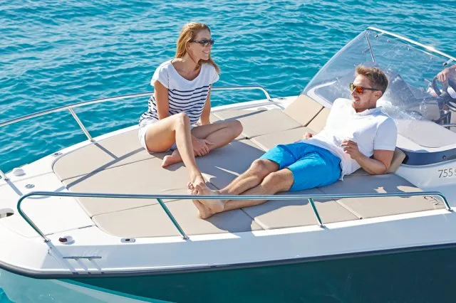 Quicksilver 755 Sundeck