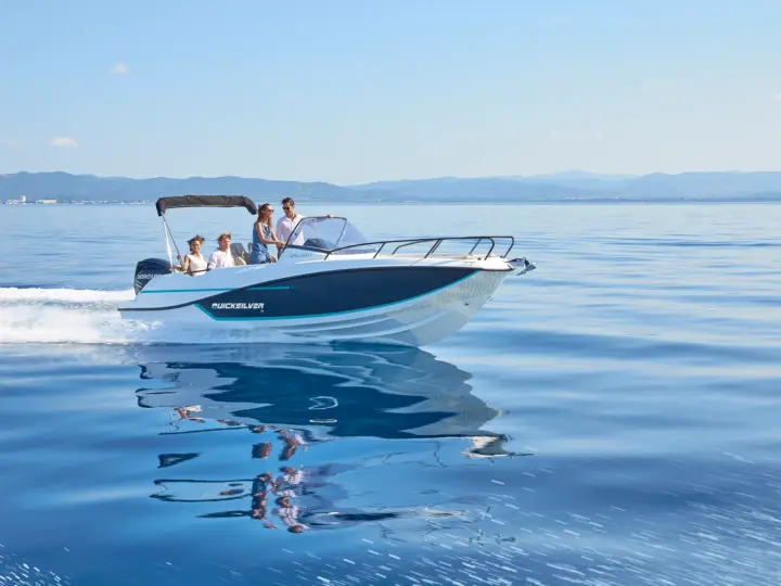 Quicksilver Activ 675 Sundeck