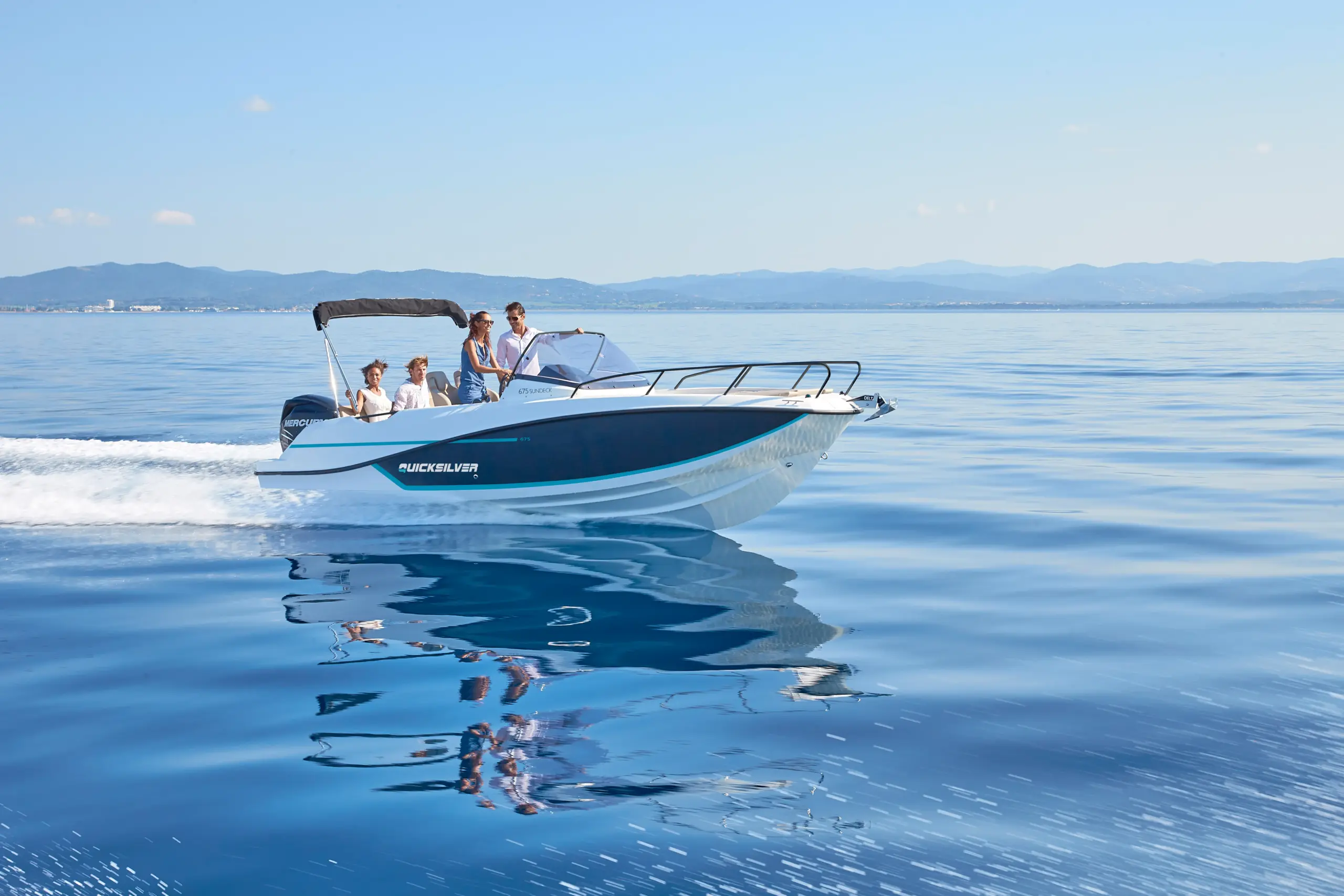 Quicksilver Activ 675 Sundeck