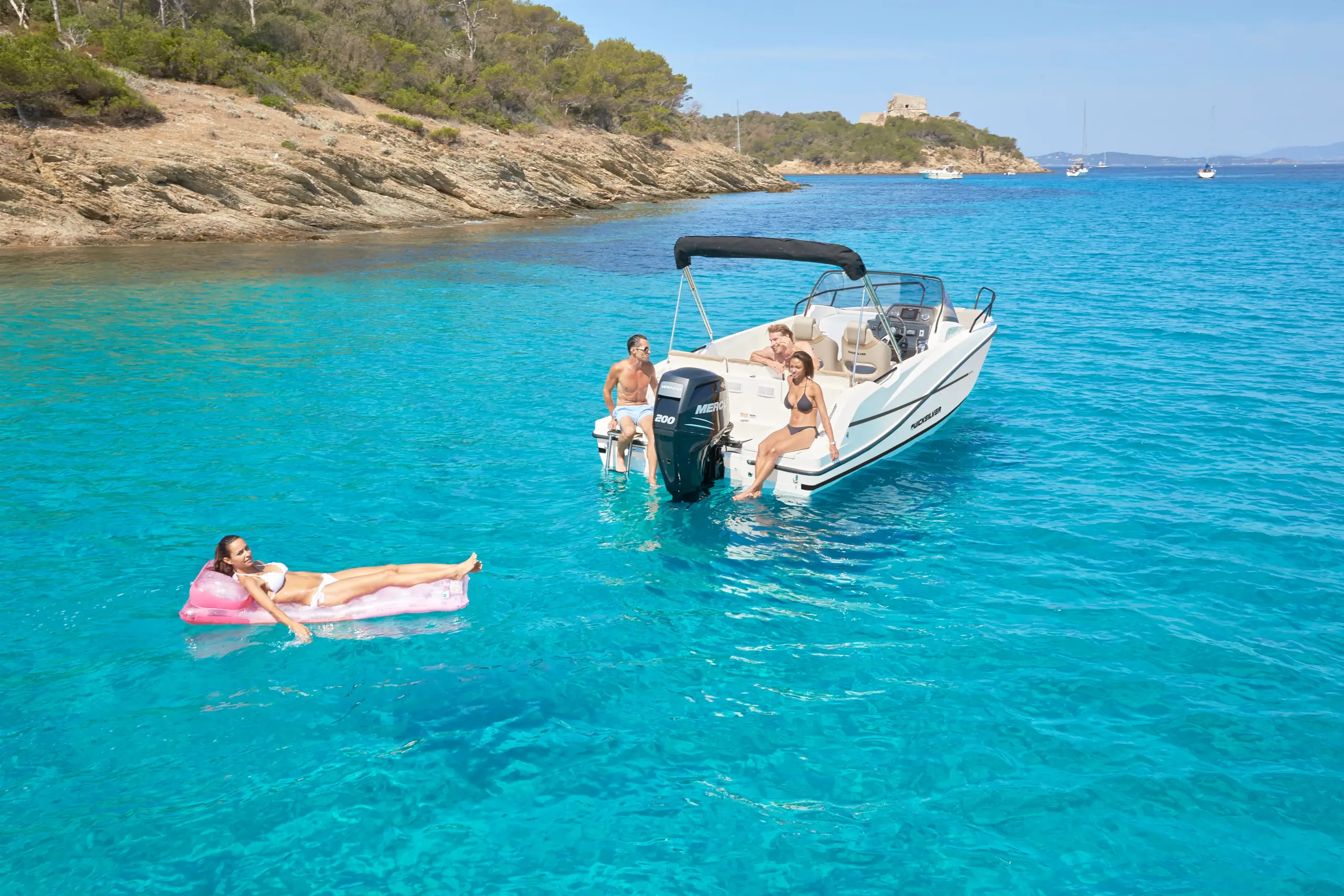 Quicksilver Activ 675 Sundeck