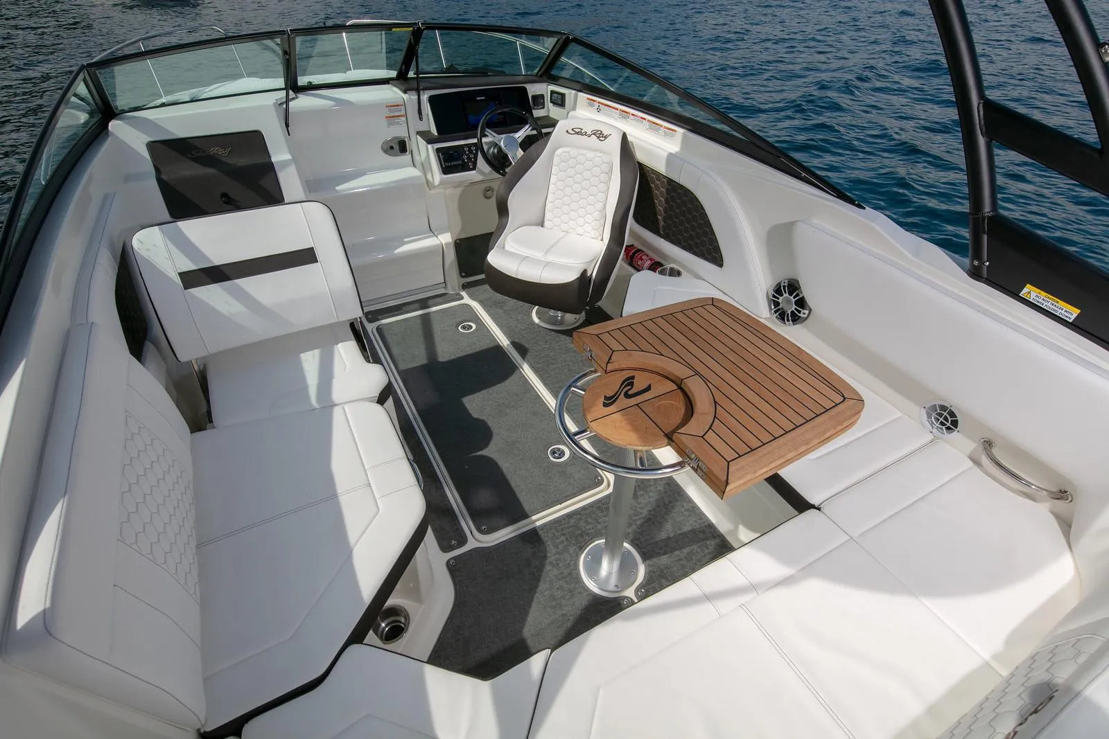 Sea Ray 230