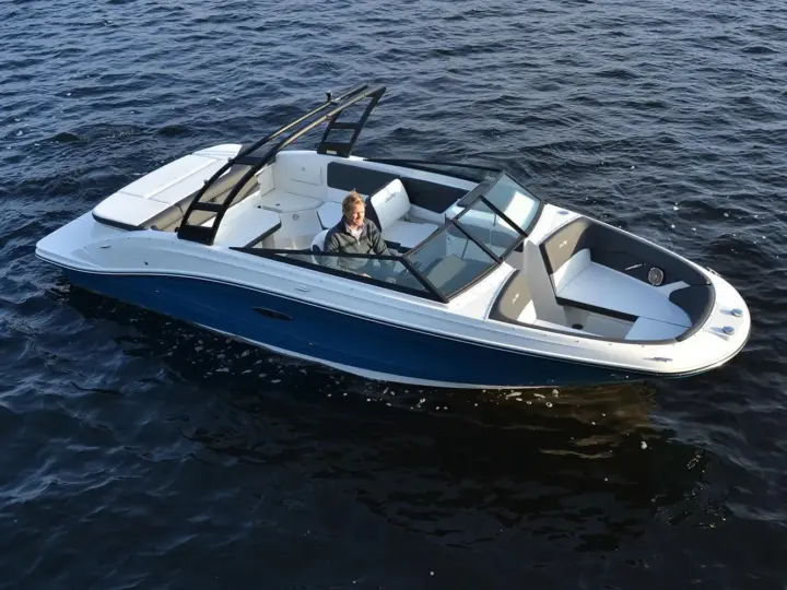 Sea Ray SPX 230