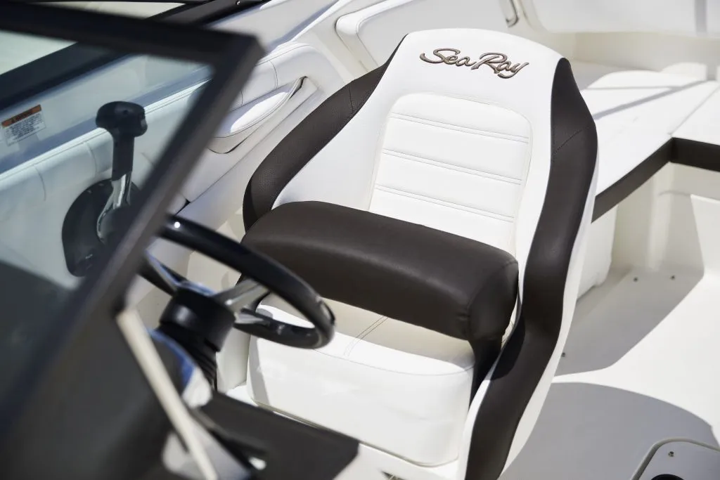 Sea Ray SPX 210