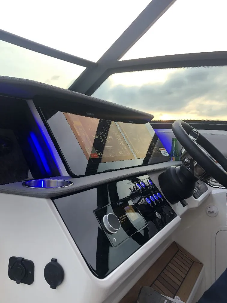 Sea Ray Sundancer 320
