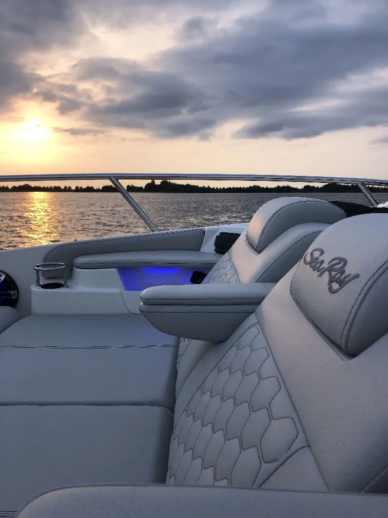 Sea Ray Sundancer 320