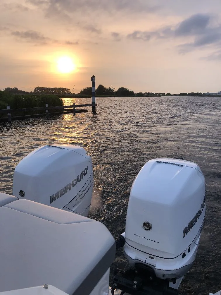 Sea Ray Sundancer 320