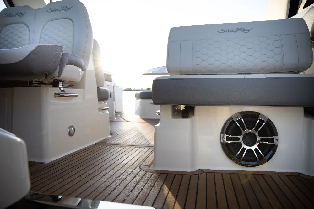 Sea Ray Sundancer 320