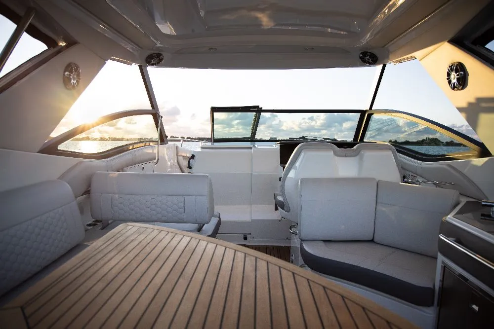 Sea Ray Sundancer 320